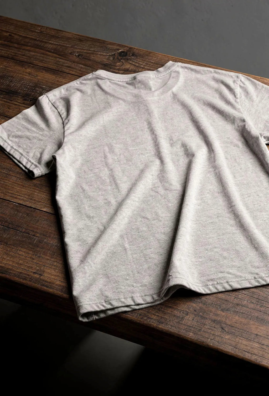 Love like Jesus Shirt Grau – Rückenansicht – Christliches Premium Shirt 240 GSM