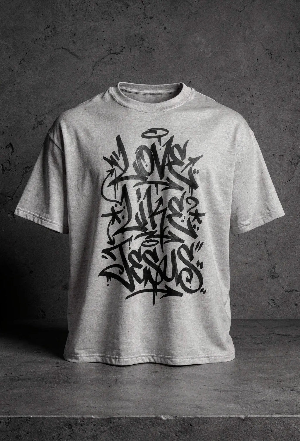 Love like Jesus Shirt Grau – Christliches Graffiti Tag Design auf der Brust – Faith-Based Streetwear – Oversized Heavy Cotton 240 GSM