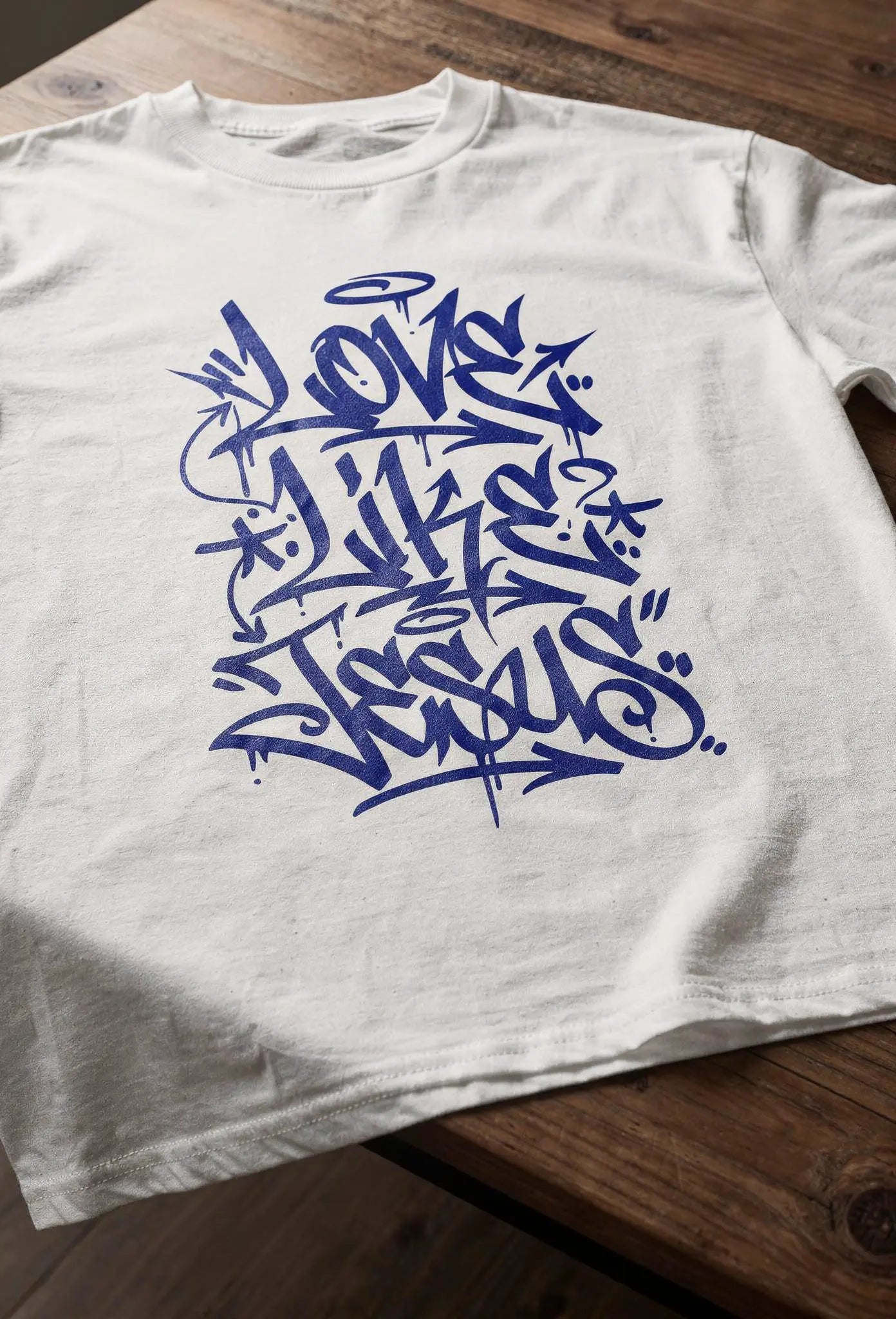 Love like Jesus Shirt Weiß – Vorderansicht – Christliches Oversized Shirt von FirstChojce