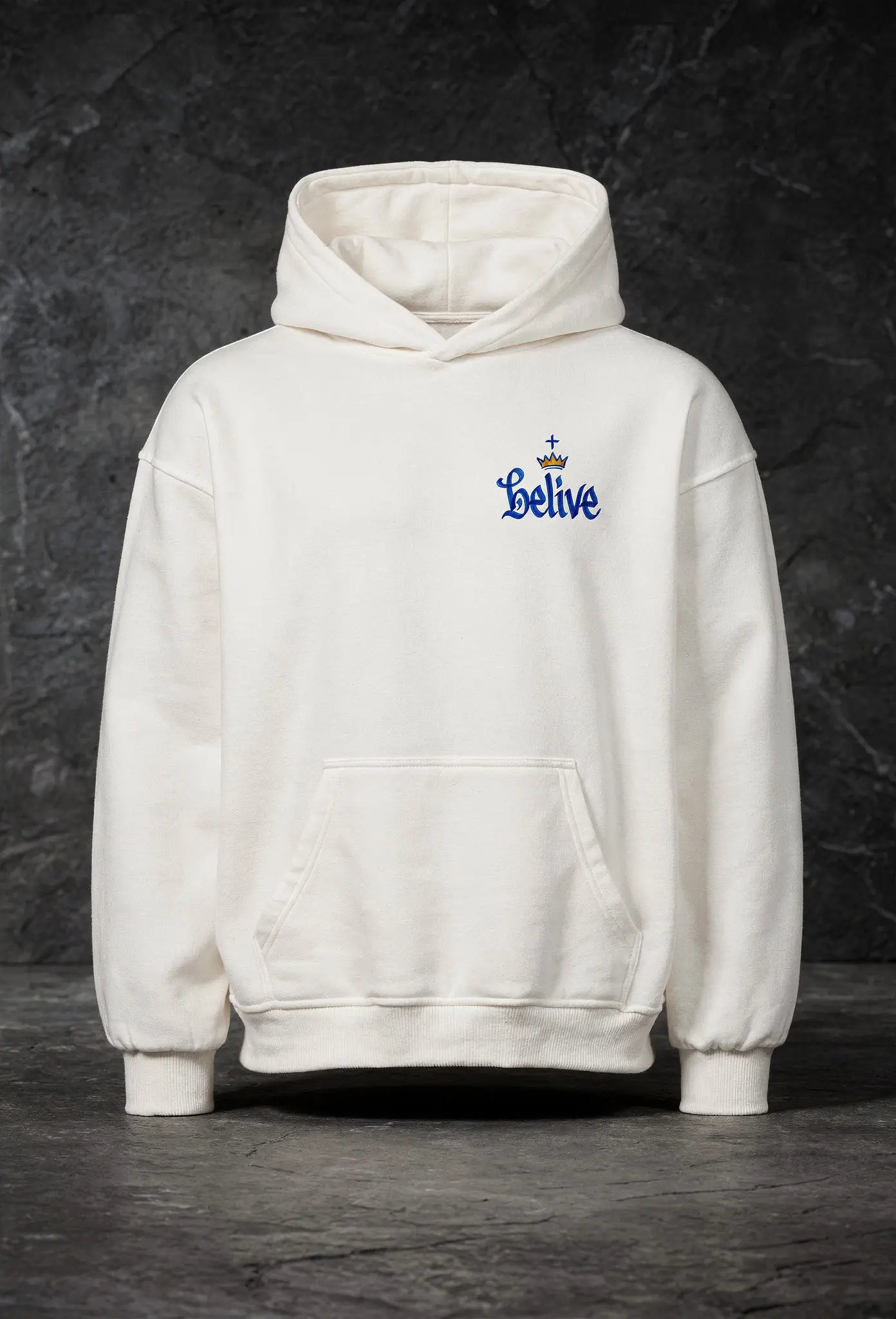 Trust God Hoodie Weiß – Vorderansicht – Christlicher Oversized Hoodie von FirstChojce